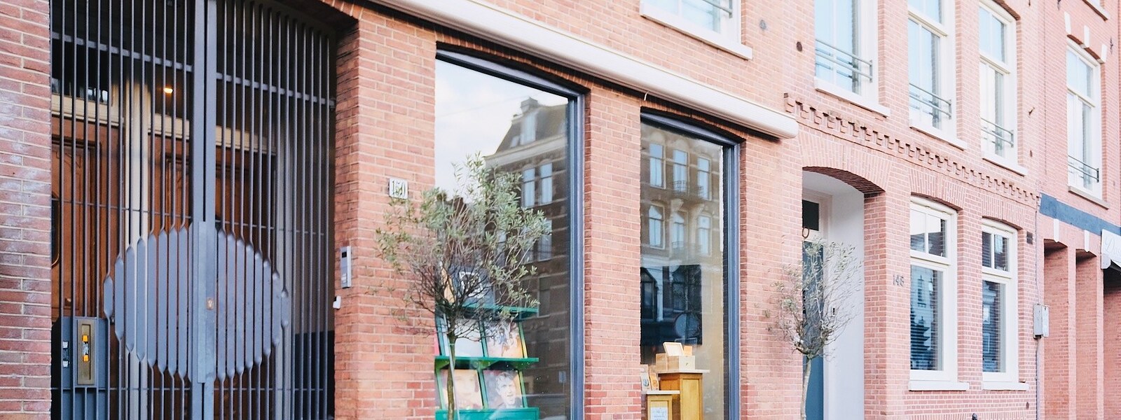 Exterior facade of COSMOS152 on Overtoom, Amsterdam